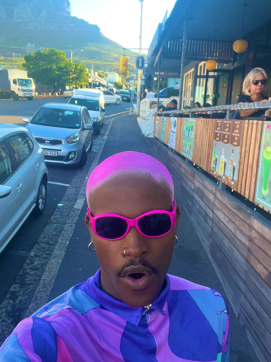 l_wazzi's tweet photo. siri play pink matter x frank ocean https://t.co/O9WadaJY9x