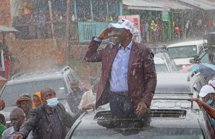 NicholasApiyo's tweet image. In the run-up to #2013polls a young man had a dream.He not only saw himself as the #5thpresident of Kenya but also the de-facto Central Kenya king-pin.#wedaretodream #uhurukenyatta #LGBTQ