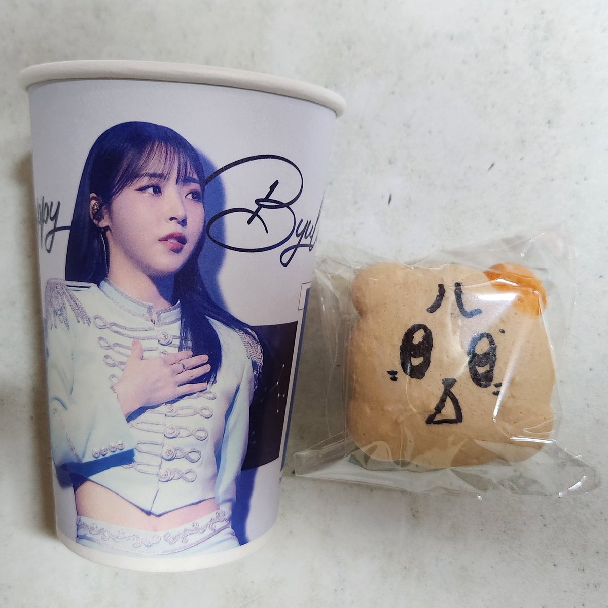 <a href="/UNIBYULS/">UNIBYULS</a> 
애기 별이 정말 귀여웠고 사방에 별님으로 꾸며져있어서 너무 예쁘고 행복했어요!! 햄뵤리 마카롱도 귀여워서 먹기 아쉬웠지만 맛있었습니다 ㅋㅋㅋㅋㅋ
#나의_우주_문별이에게  
#생일을_맞은_문별이다