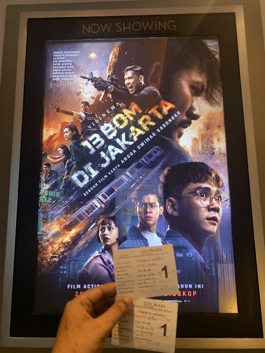 ariescananda's tweet photo. Abis nontonn filmnya
Mas Angga Sasongko 
@13bomdijktfilm 
Gilllllaaaaaaaaaa ada kata lain selain keren, bagusss, gokillllll aaaaaaa aksjidenjdjdnjaisjndjdcjdbif https://t.co/Cl7wcAF2GQ