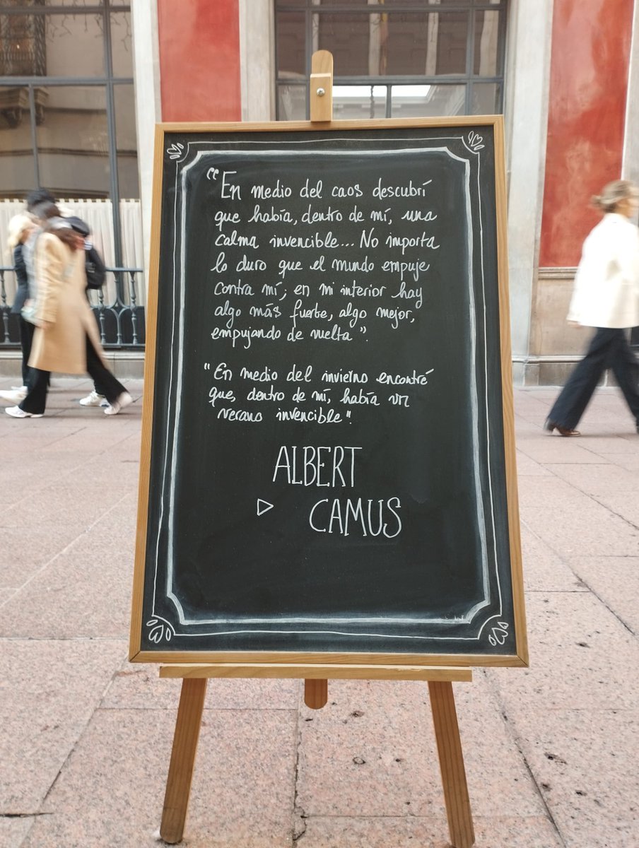 🌞"En medio del invierno encontré que, dentro de mí, había un verano invencible".
Albert Camus.