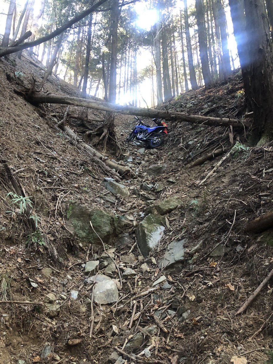 DirtyGack's tweet photo. 多分世界基準かな、いつも新しいライン一緒に試走してくれる友人に感謝です✨落石ごめんなさい😭💦
JX8はガレでも優秀で良かった！
#IRC #JX8 #enduro #hardenduro #YZ250X https://t.co/jPhldVEaP8