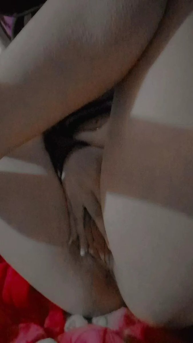 Soffi_Chan's tweet photo. Quiero que me la metas, que me ames, que me des tan duro que ni si quiera pueda mantenerme de pie, chorreando tanto semen en mi vagina por todas las veces que te corriste en mi

Quiero que me abraces y me sigas penetrando una y otra vez hasta terminar cubierta de tus fluidos ❤️💕 https://t.co/IbZ7mVaI13