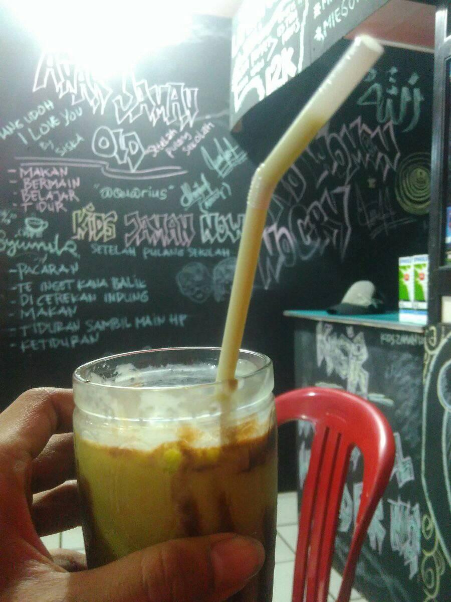 endroset's tweet photo. menunggu hujan... reda atau makin deras? https://t.co/ZQ1pGcrWYN