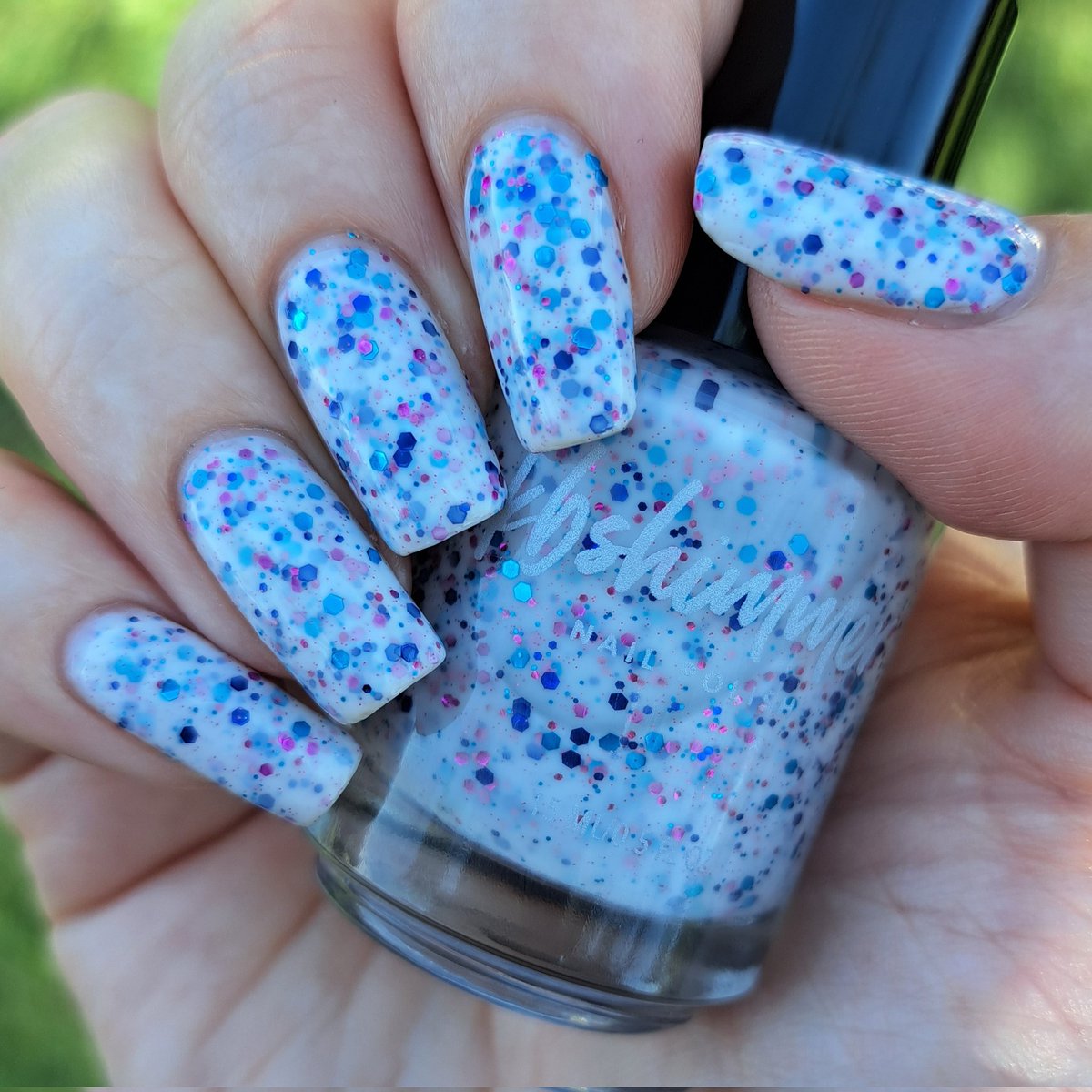 givemesparkles's tweet photo. This week's polish: 'Prints Charming' from @kbshimmer is a white crelly polish that is loaded with various sized fuchsia, turquoise and sapphire hex glitters, plus a scattered matching mirco glitters throughout. Crelly Love! 🫶😍✨️💅 #kbshimmer #indienailpolish #givemesparkles https://t.co/oNWnX019mY