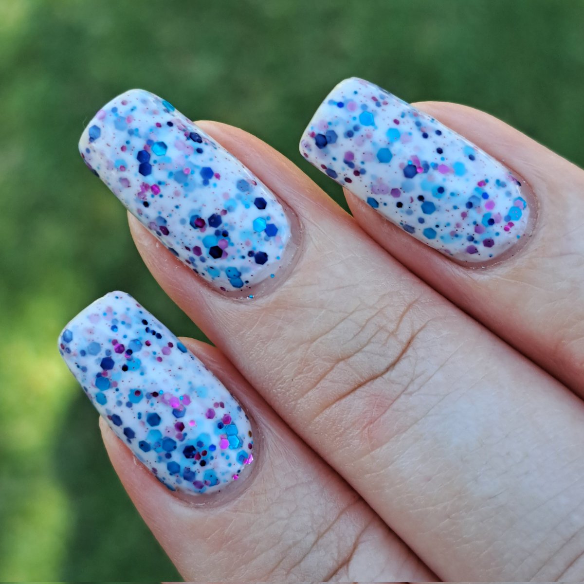 givemesparkles's tweet photo. This week's polish: 'Prints Charming' from @kbshimmer is a white crelly polish that is loaded with various sized fuchsia, turquoise and sapphire hex glitters, plus a scattered matching mirco glitters throughout. Crelly Love! 🫶😍✨️💅 #kbshimmer #indienailpolish #givemesparkles https://t.co/oNWnX019mY