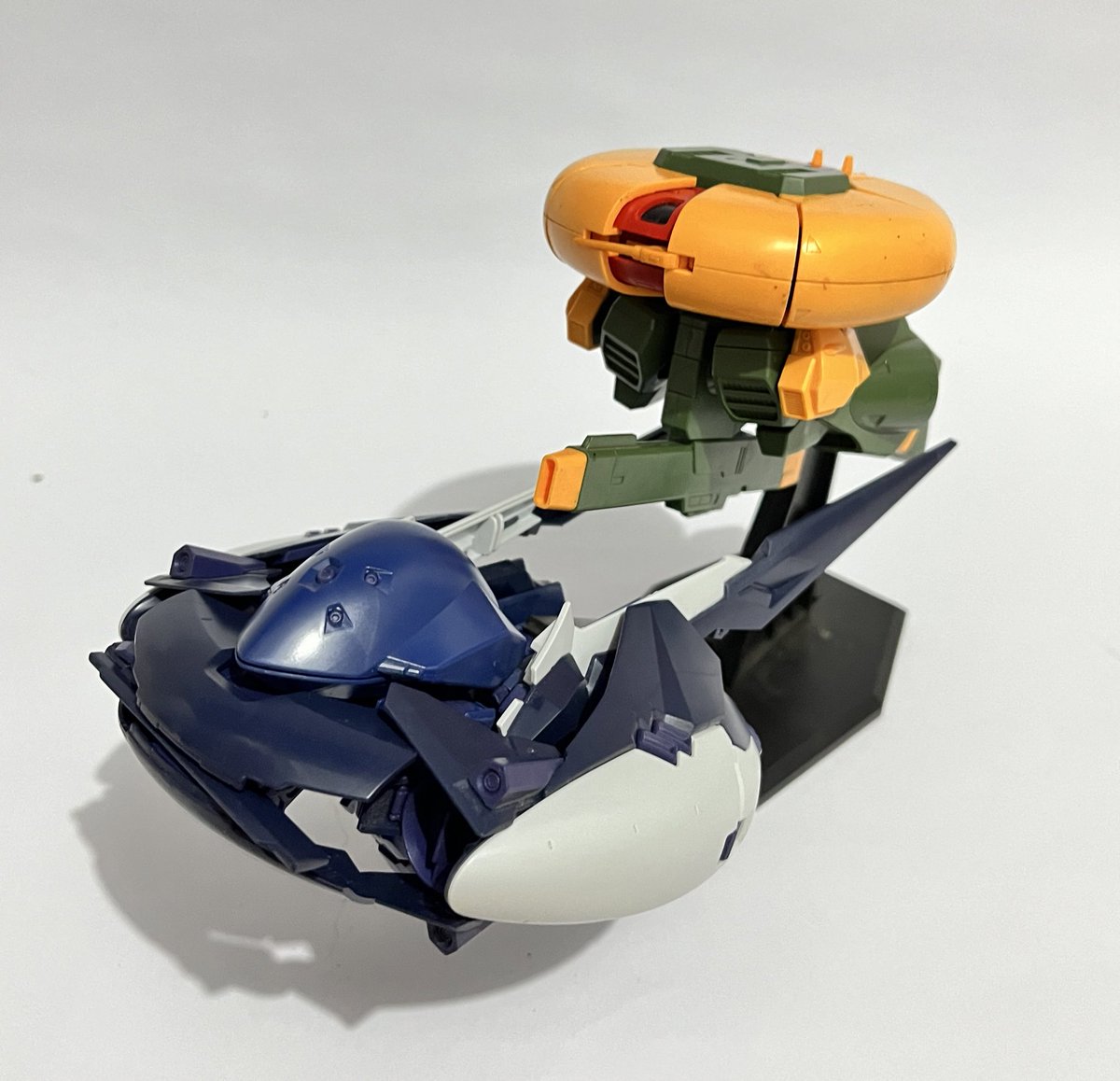 FaiVtuber's tweet photo. I just got a secondhand orange donut. Which donut is the best between these two?
#gundam
#asshimar
#kehaar
#ガンプラ https://t.co/M4TjEcmJRA