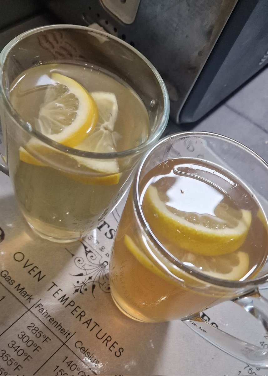 That's me and Ricardo seeing the year out with hot toddies, sneezes, hot flushes, wrapped up, sore throats, snots galore...whoop whoop 🤭