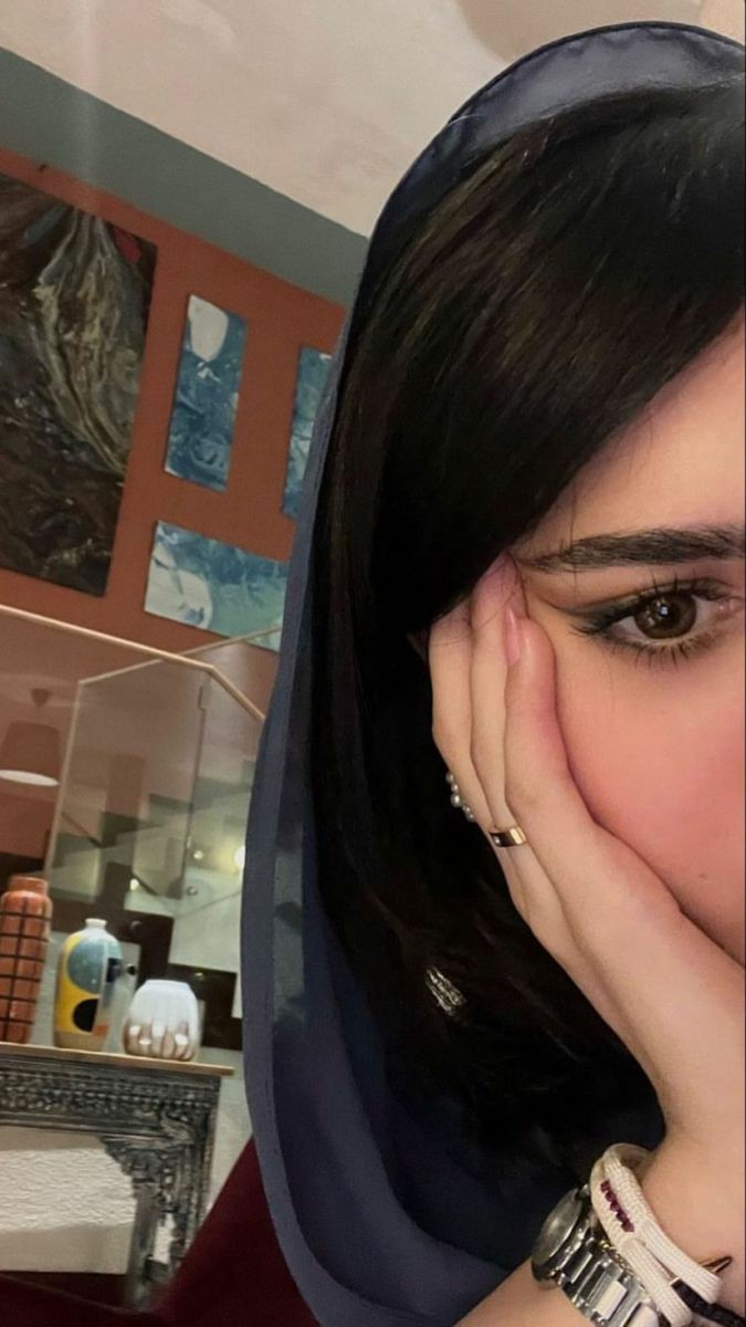 #تشلسي 
كل ما ون قلبي جاوبته الضلوع
 من هنوفٍ سلب عقلي هدب عينها

 كن في عينها وإن ناضرتني جموع
 حفرة الموت في مقرن حجاجينها

 جاء نهار الخميس وفات يوم الربوع 
والوعد طاف والأقدام مشقينها

مساء المحبة والشوق🌹😍
