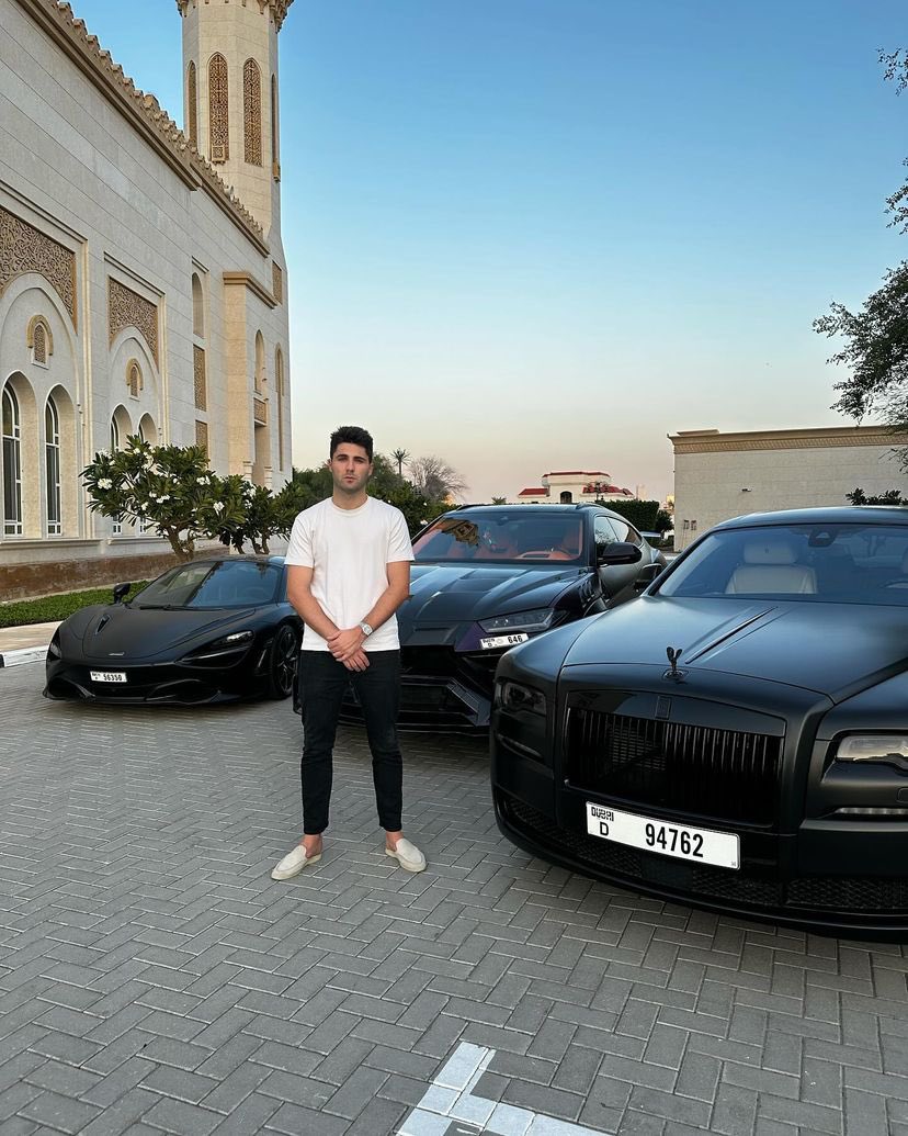 When you see that baby face, who would have bet on me? Absolutely nobody, but look where I’m few years later. At my young age, I probably experienced more in life than 95% of what others will! Every day when I show you what I do, what I accomplished, it’s not to flex.