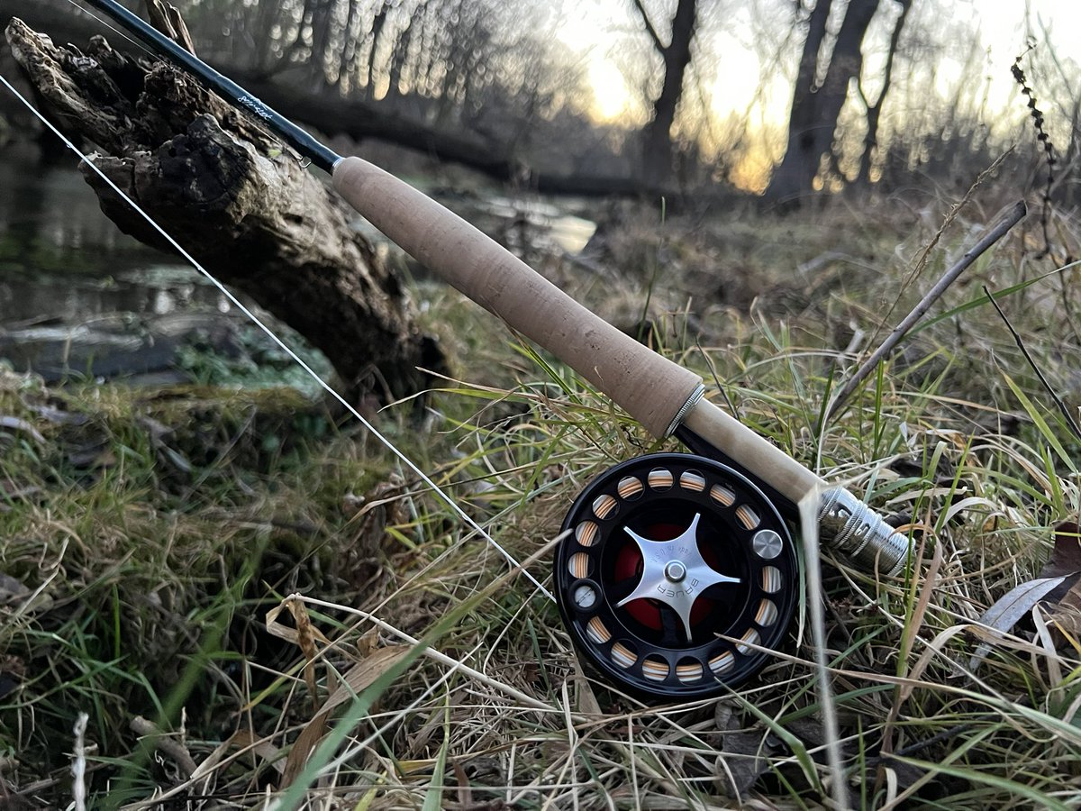 NeilSunday's tweet photo. Late December evening on the Letort Spring Run searching for risers. #flyfishing @WinstonRods @BAUERFLYREEL #founditincv #dryflies https://t.co/KEMboHvYTh
