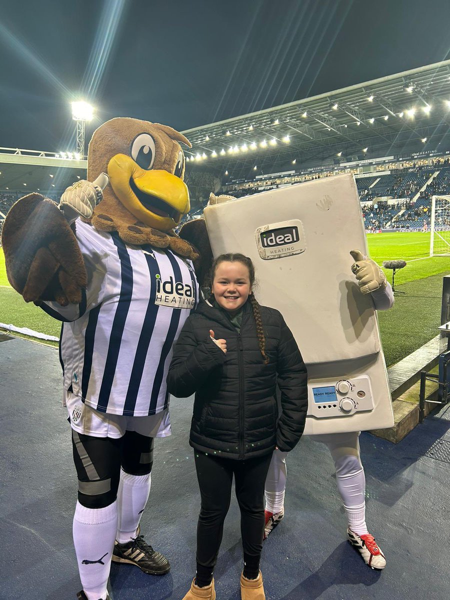 nickypearson271's tweet photo. These two and the pie at half time - the only reasons she comes the baggies! 💙🤍💙🤍💙🤍⚽️ what a result! @WBA https://t.co/mawj8RPybb