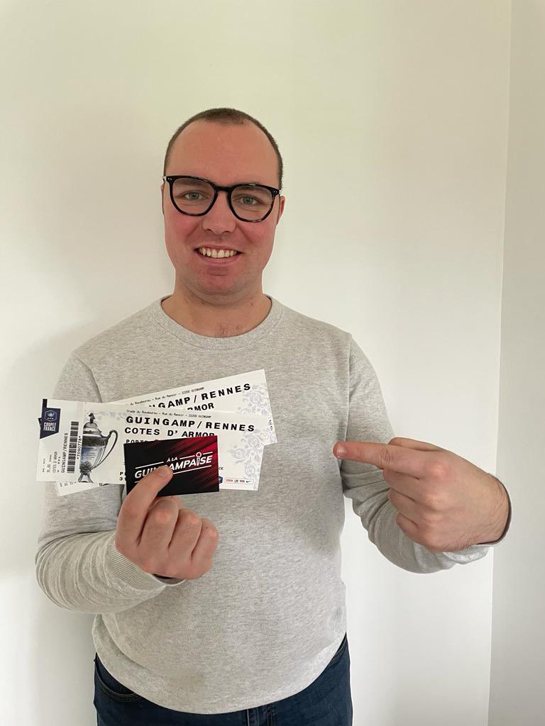 ALaGuingampaise's tweet photo. 🎁 C’est toujours Noël avec À La Guingampaise :

🎫 TENTEZ DE GAGNER 2 PLACES EN PRESIDENTIELLE POUR GUINGAMP-RENNES

Pour jouer, c’est simple :
👍 Abonnez-vous @ALaGuingampaise 
🔁 RT cette photo
👥 Mentionnez 3 amis https://t.co/s4mubAR8KM