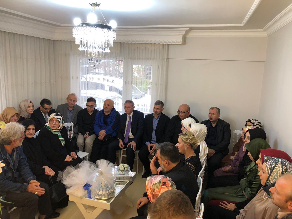 Halkalı Kadın Kolları Başkanı Sn. Tülin ATASOY’un kızı Büşra ATASOY kızımızın söz ve nişan merasimine katılım sağladım. Büşra ve Furkan kardeşlerime Allah’tan bir ömür mutluluklar dilerim.