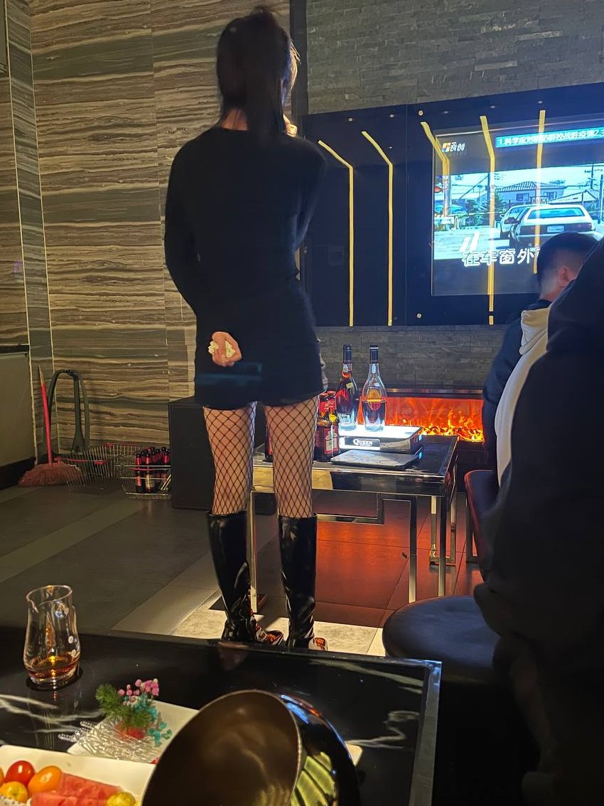 你的渔网袜女神反差婊 在外高冷美艳
 在家里脱掉裤子任由主人后入  
视频拍了40多分钟，传推特上太慢了 放在https://t.co/W6ny3vUcaE https://t.co/qmIR1aOEn0