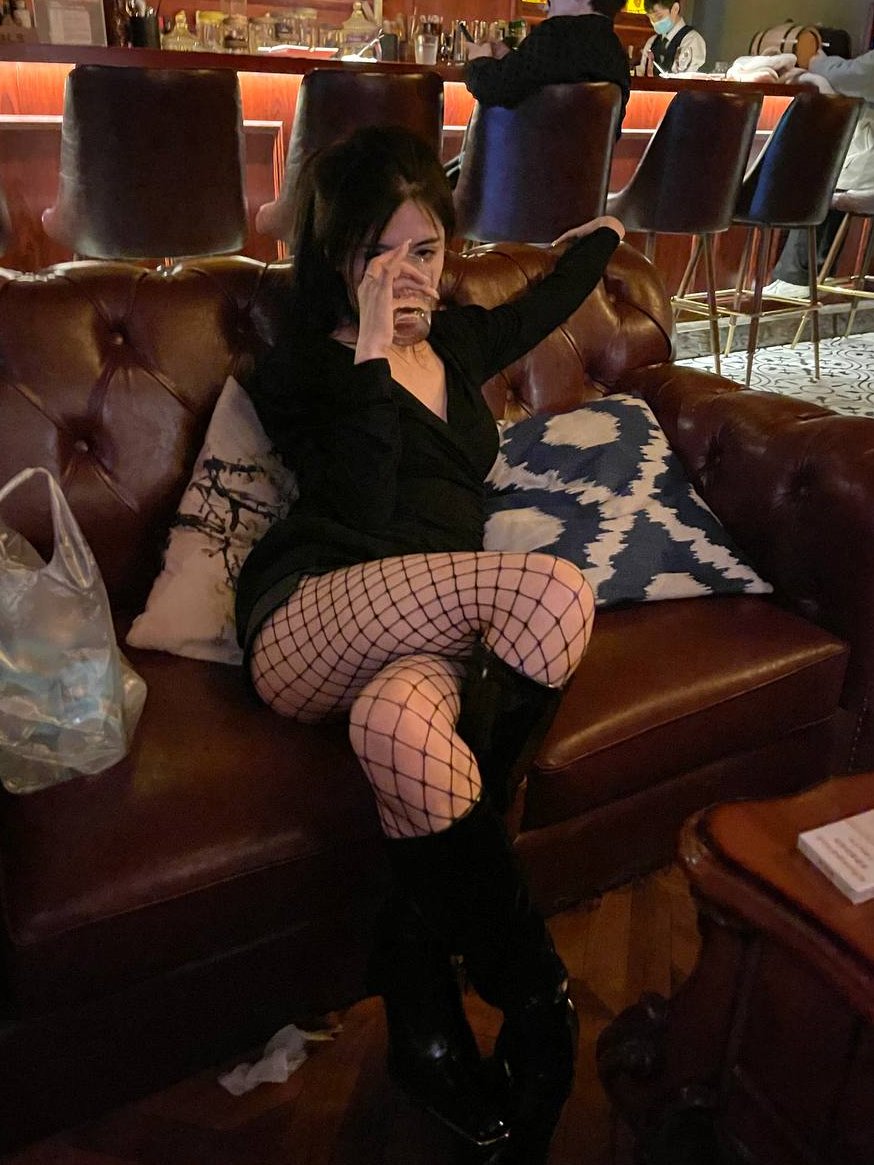 你的渔网袜女神反差婊 在外高冷美艳
 在家里脱掉裤子任由主人后入  
视频拍了40多分钟，传推特上太慢了 放在https://t.co/W6ny3vUcaE https://t.co/qmIR1aOEn0