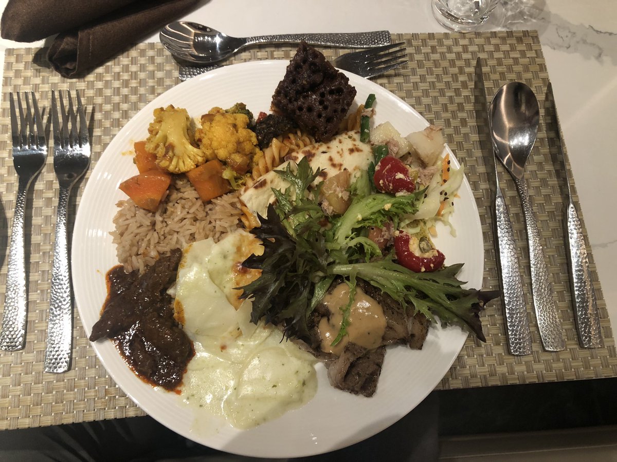 FutureTrunksZ_E's tweet photo. エチオピア航空は先月のサウジアラビア旅行で利用しました。
アジスアベバのトランジットホテルは豪華でした。3食飯付きで部屋のシャワーはお湯が出る。普通に宿泊だと1泊25000円。これを無料で？でした。
これ、アジスアベバで当初3時間待ちが出発3日前に突如15時間待ちになりやがって利用する羽目に https://t.co/EH96KOGpGZ