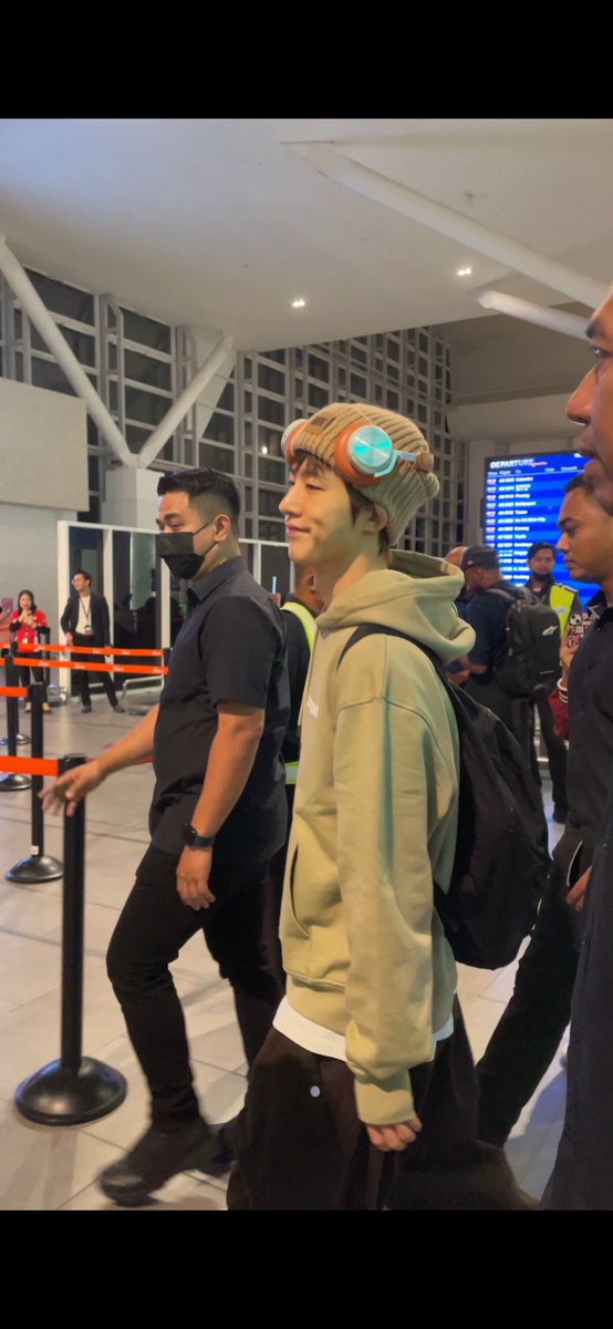 bbiya131's tweet photo. arrived KL :] https://t.co/1Y19A1hIIc