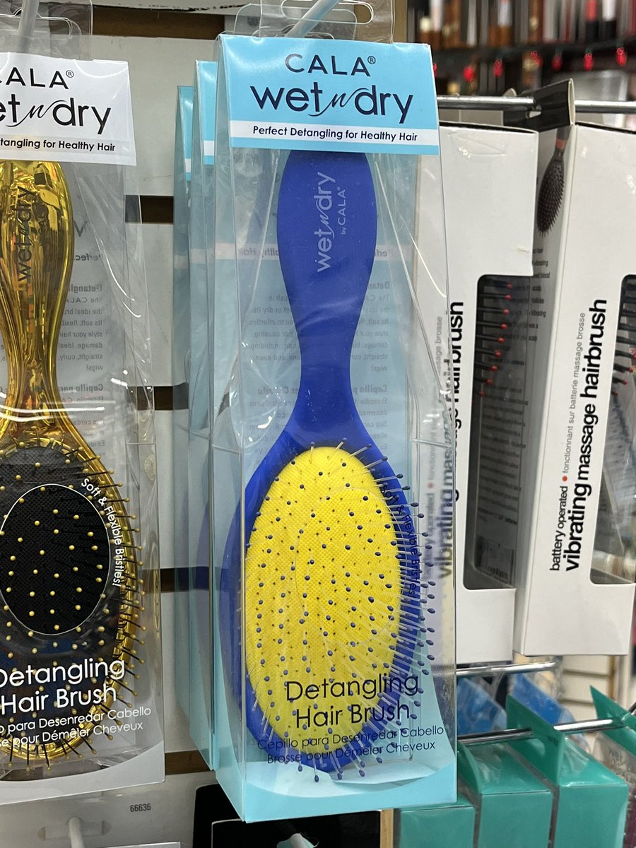 Cuando te encontrás un peine de primera división. #BocaHappens en la Farmacia