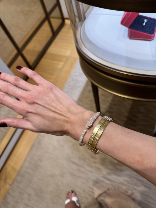 😍❤️ #cartier love😍 https://t.co/wixj1yrzNI<a href="/tag/cartier"class="tags">#cartier</a>