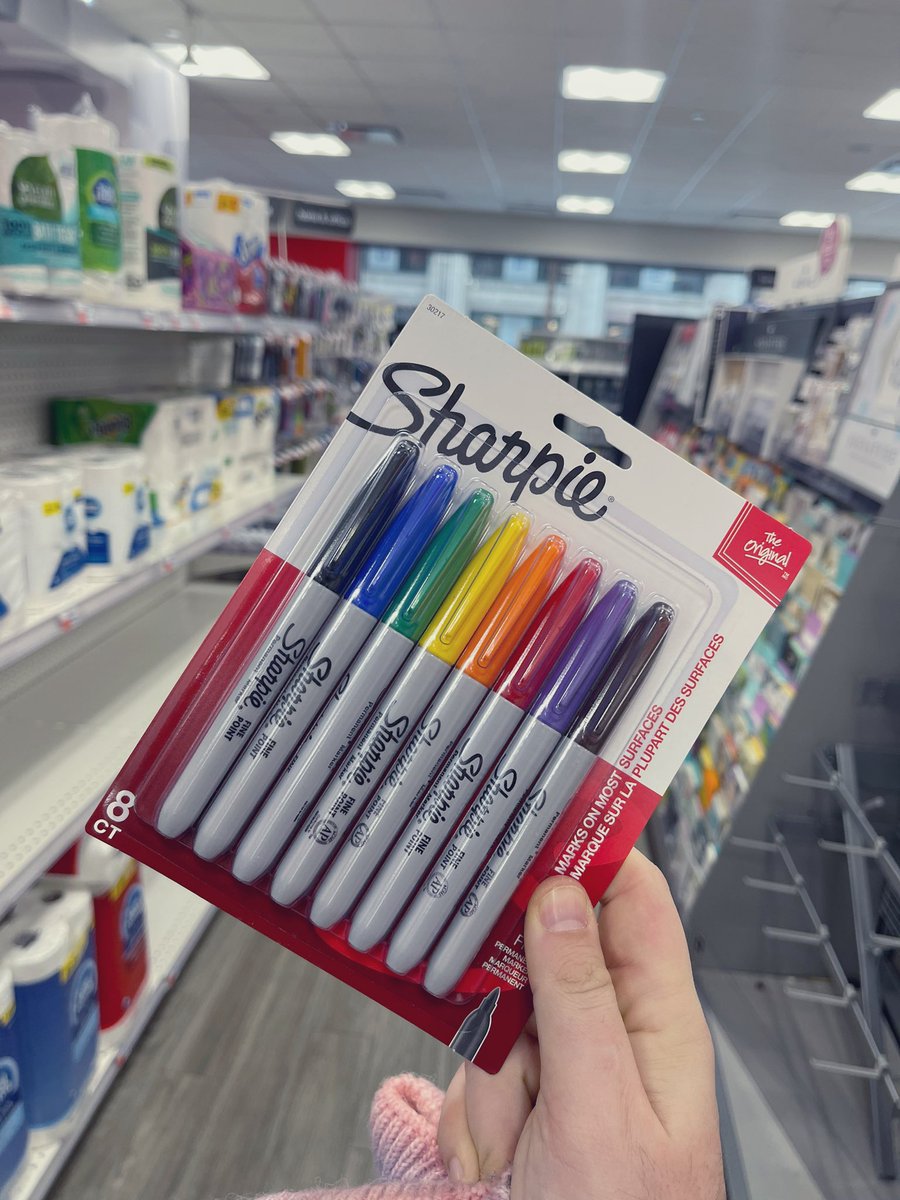 MrElectricBlue_'s tweet image. Finalmente sono miei 😍 
Seguo tante instagrammer americane che li usano per il Lettering e finalmente  non sarò da meno 😌😂 #Sharpie #NewYork