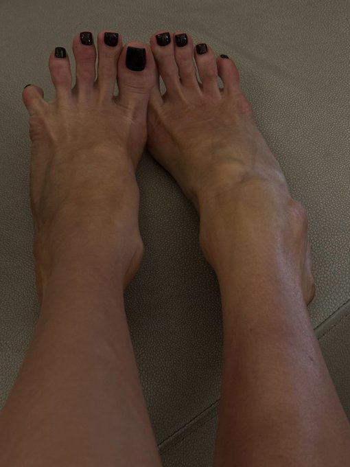 #feet  mood😈 https://t.co/SiTOurzTwY<a href="/tag/feet"class="tags">#feet</a>