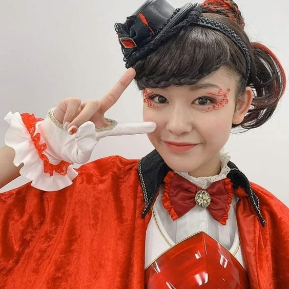 👑 Ishii Ran era uma atriz infantil e participou do programa “Secret x Heroine Phantomirage”, onde interpretou a personagem Seira Kureha!.

Ran promoveu com as outras garotas do show no grupo Mirage² e posteriormente no Girls².

#ME_I #ミーアイ #미아이 #石井蘭 #IshiiRan