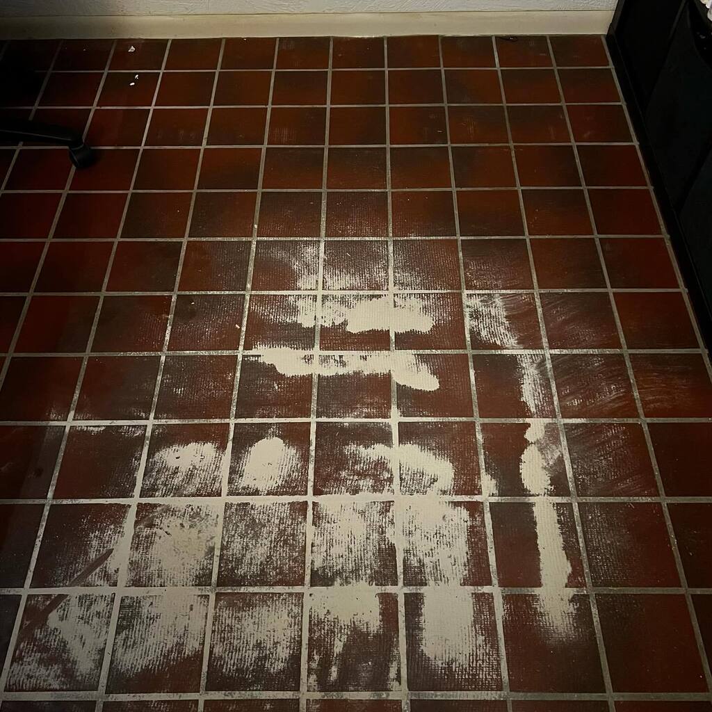 This is what happens to a cheap Walmart rug after 3 years of use. instagr.am/p/C1e5TyGr0qG/