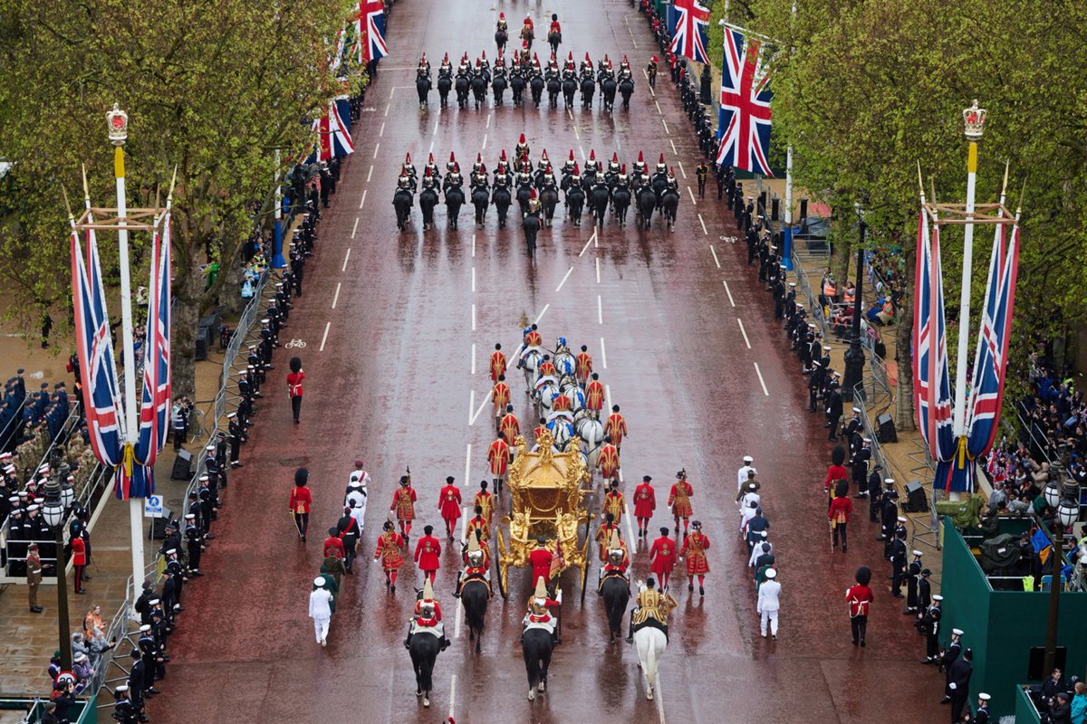 Stunning photographs captured by a network of Armed Forces photographers deployed around the world offer a glimpse into the vital work of our military personnel at home and abroad. 📸 Check out our favourite photos from this year: ow.ly/m2Ph50QluxL