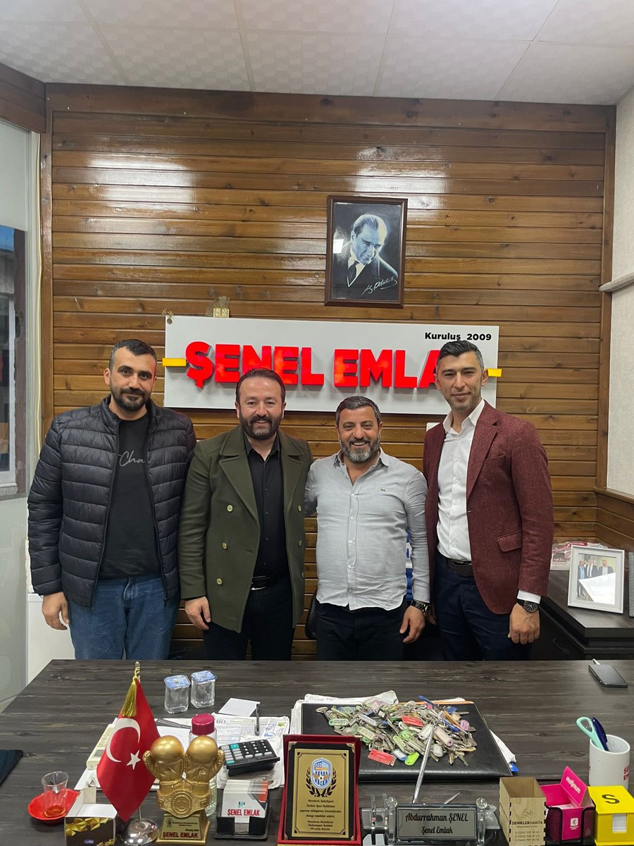 suleymanartci's tweet photo. Çarşı esnaflarımızdan Şenel Emlak ofisinin sahibi Abdurrahman Şenel’i ziyaret ederek hoş sohbetinden istifade ettik. https://t.co/VO13g65PMV