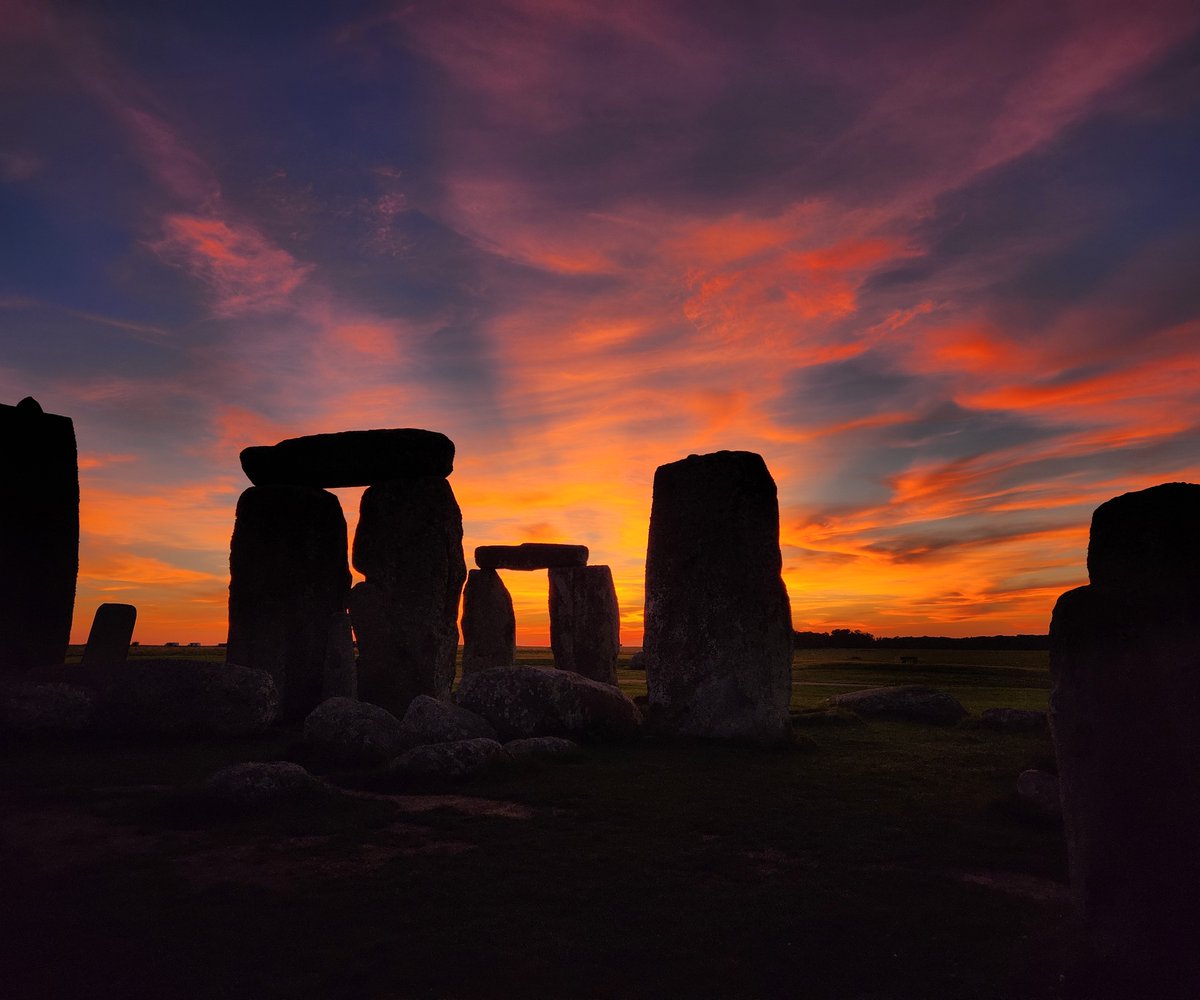 Red sky at night, shepherds' delight. These beautiful photos were taken by our very own team member, Saul. 📷 ☀️