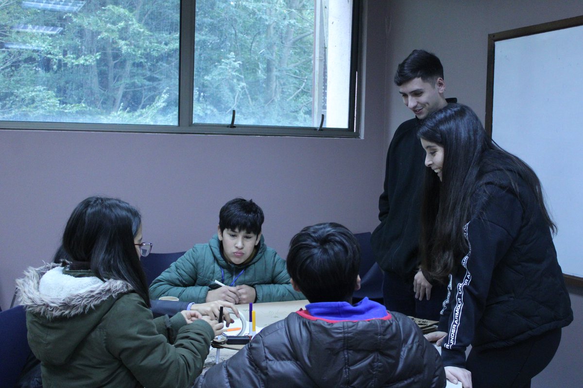 Accion_stem's tweet photo. ✨Un año lleno de momentos inolvidables junto a nuestros queridos estudiantes😍💙 potenciando la enseñanza STEM en nuestra #RegióndeLosRíos💪🤖🌟 

#stemeducation #stem #innovacion #tecnologia #educacion https://t.co/PtKeD3Nn3z