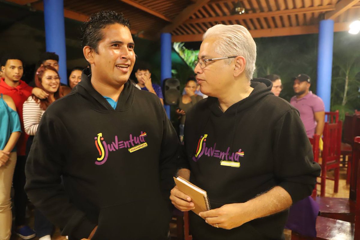 panamenistas's tweet photo. La juventud herrerana dice presente: ayer sostuvimos un ameno conversatorio sobre liderazgo con estos jóvenes donde compartieron con @blandonjose sus inquietudes, sus propuestas y lo que esperan de nuestra alianza como gobierno a partir del 2024.
 #rutapanama #EstoTieneQueCambiar https://t.co/fx0GjDj9Vo