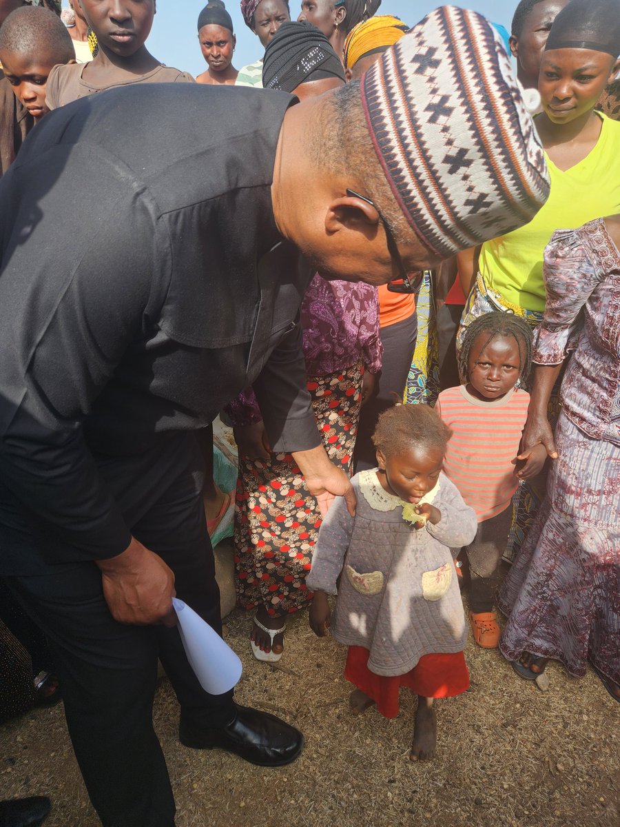 YunusaTanko's tweet photo. From kano to Jos. Another humanitarian gesture by HE PO to the people of Plateau State. He donated #10 million to the people affected by bandits attack, while visiting Bokos and Barkin Ladi local government area IDPs camps. https://t.co/2StI5dduCQ