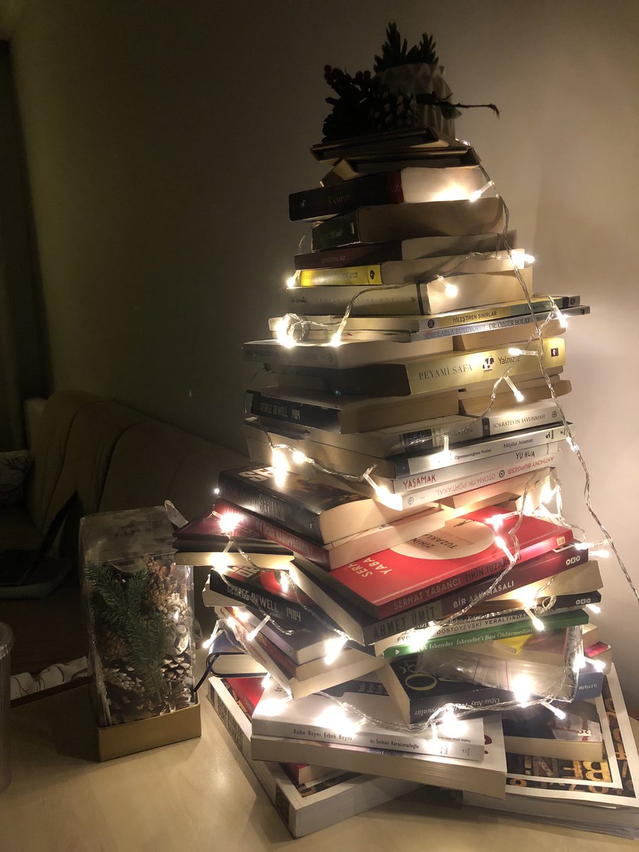 ilknurberkk's tweet photo. Yılbaşı ağacımıza bakın 🎄 https://t.co/TmvThDn1vA