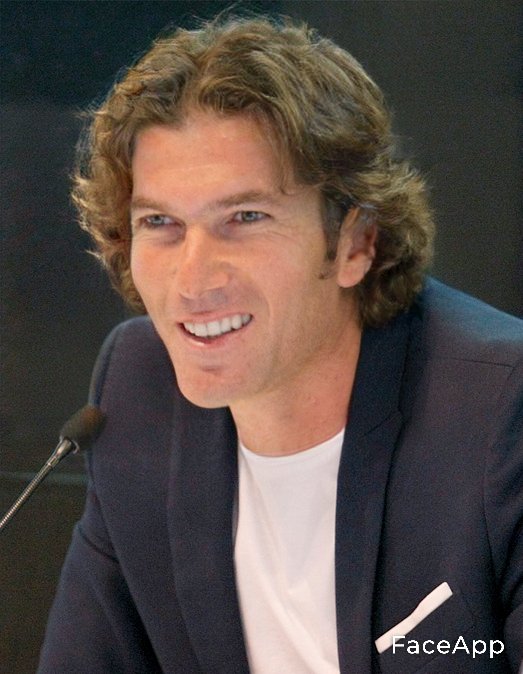 Kyojin04's tweet image. [THREAD] Je met les cheveux long sur des Footballeurs Partie 2

Zidane (il a un flow monstre)