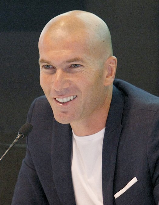 Kyojin04's tweet image. [THREAD] Je met les cheveux long sur des Footballeurs Partie 2

Zidane (il a un flow monstre)