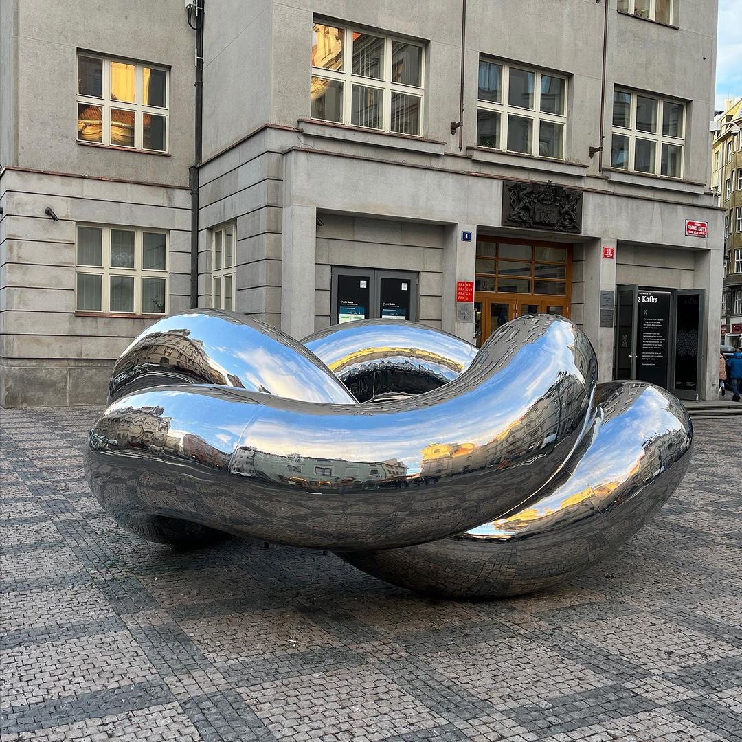 streetart_cz's tweet photo. „Trichodon” by Lukáš Rais for @SculptureLine
📸 08.11.2023.
📍 Praha, Náměstí Franze Kafky 1
#trichodon #lukasrais #sculptureline #modernart #streetartpraha #streetart #streetartczechia https://t.co/dRM1whQ0fa