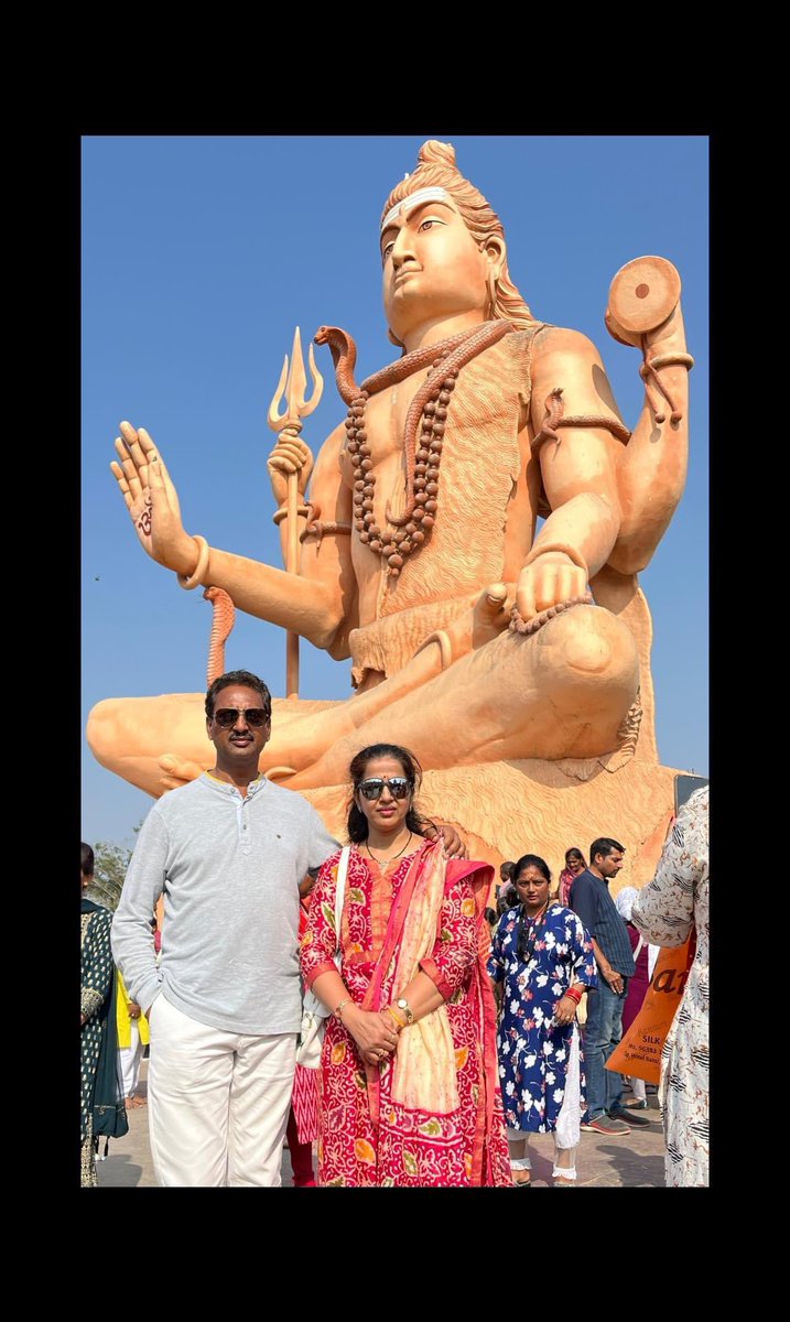rahul_bondre's tweet photo. आज द्वारकाधीश भगवान श्रीकृष्णाचे दर्शन घेतले.
बारा ज्योतिर्लिंगापैकी एक असलेले नागेश्वर ज्योतिर्लिंग येथे जाऊन भगवान शंकराचे दर्शन घेतले.  भगवान शंकराची प्रचंड मोठी मूर्ती सर्व भाविकांचे लक्ष वेधून घेत होती.

#dwarkadhish
हाथी घोडा पालखी जय कन्हैया लाल की https://t.co/TinFcIuOTR