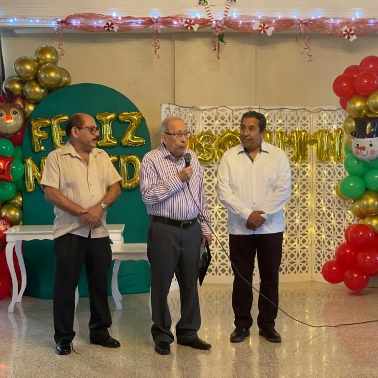 ASOMMMN's tweet photo. Cerramos el año reconociendo al Ing. Mec. Naval Felipe Fernández Garay, ex Secretario General de ASOMMMN, agradeciendo la gestión al frente de la Organización y por ser precursor del edificio actual de nuestra sede. https://t.co/dcVYEJXXwL