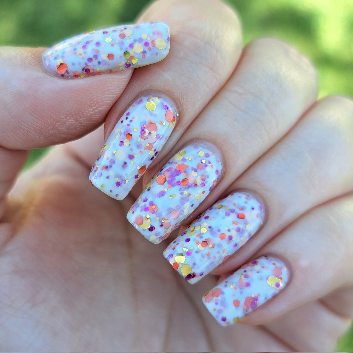 givemesparkles's tweet photo. This week's polish: 'You Autumn Know' from @kbshimmer is a soft white crelly polish that is loaded with fuchsia, gold, and orange hex glitters, plus a scattering of matching mirco bar glitters throughout. Crelly Love! 🫶😍✨️💅 #kbshimmer #indienailpolish #givemesparkles https://t.co/v4qNTTIxHi