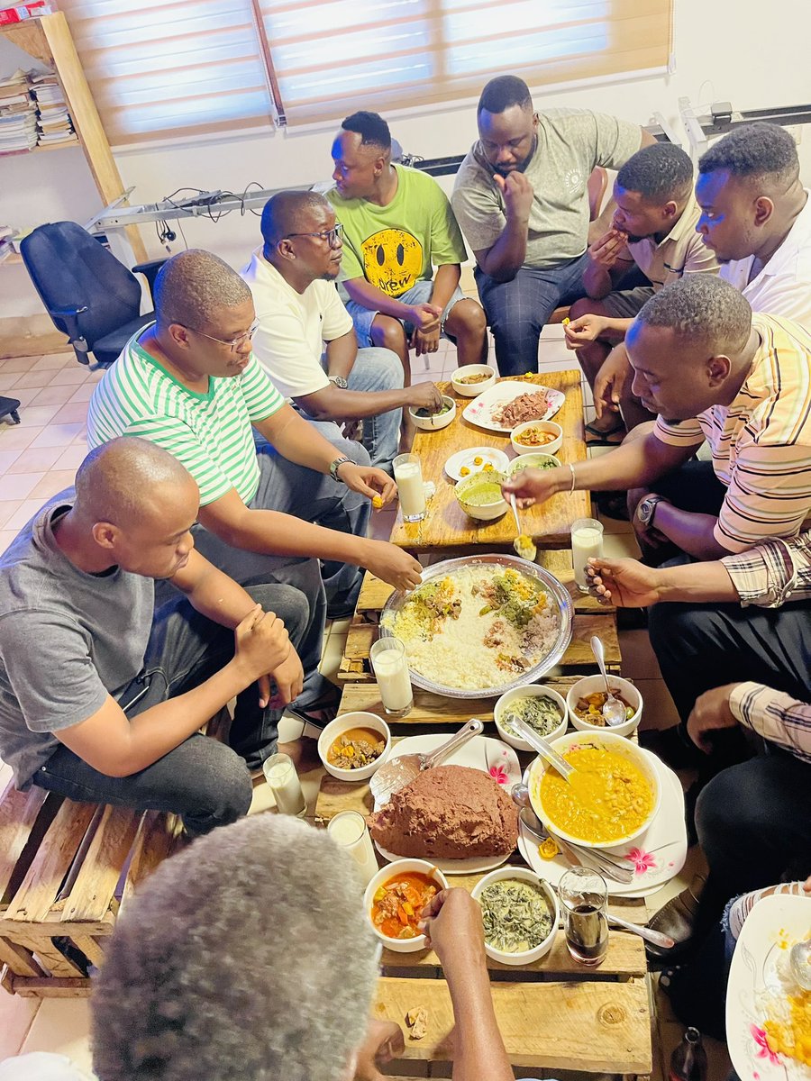 MalemboLE's tweet photo. Kula Ugali asubuhi na @MalemboLE ,Leo tulikuwa tunafunga Mwaka wa #UgaliElimu ambapo tumekuwa na team mbili yaani Team wali na Team ugali.

Team wali ilikuwa inaongozwa na @Msita__ na Team ugali ilikuwa  inaogozwa na @MalemboLE leo ilikuwa #UgaliElimu #WaliElimu na stori za MalemboLE.