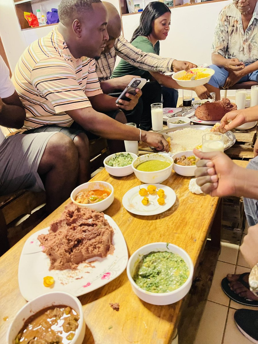 MalemboLE's tweet photo. Kula Ugali asubuhi na @MalemboLE ,Leo tulikuwa tunafunga Mwaka wa #UgaliElimu ambapo tumekuwa na team mbili yaani Team wali na Team ugali.

Team wali ilikuwa inaongozwa na @Msita__ na Team ugali ilikuwa  inaogozwa na @MalemboLE leo ilikuwa #UgaliElimu #WaliElimu na stori za MalemboLE.
