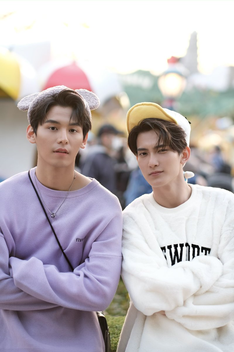 Mieadmelioria's tweet photo. This one is just calming and cute to see.. it seems they switch fashion styles because Ja's casual outfit always in a basic and warm color and First's is always the one who wears colorful outfit but when he's just in white it is still look good.
#JaFirst
#JaFirstWears https://t.co/OIZDtTvVkn