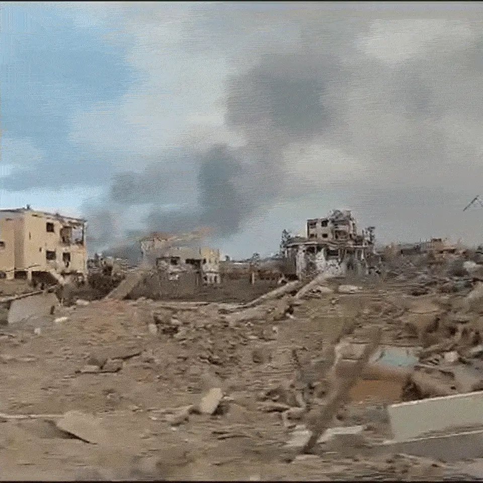 What Israeli journalist @gontarzn saw when the IDF took him to northern Gaza 'The northern Gaza Strip today already looks as if an atomic bomb was dropped on it. That's the scene. Ruins and by their side ruins, and below them ruins, and above them ruins' haaretz.com/israel-news/20…