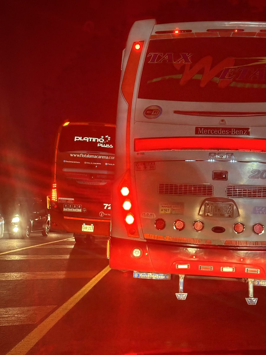 FerKuellar's tweet photo. @FlotaLaMacarena @PoliciaColombia @CoviandinaSAS anoche viaje villao Bogotá, con esta flota GUR213, la cual adelantaba siempre no era permitido (hasta en los túneles que tiene doble sentido), iba en compañía de otra y cerraban a todo el podían, realmente parte de la problemática https://t.co/sznVTpHDss