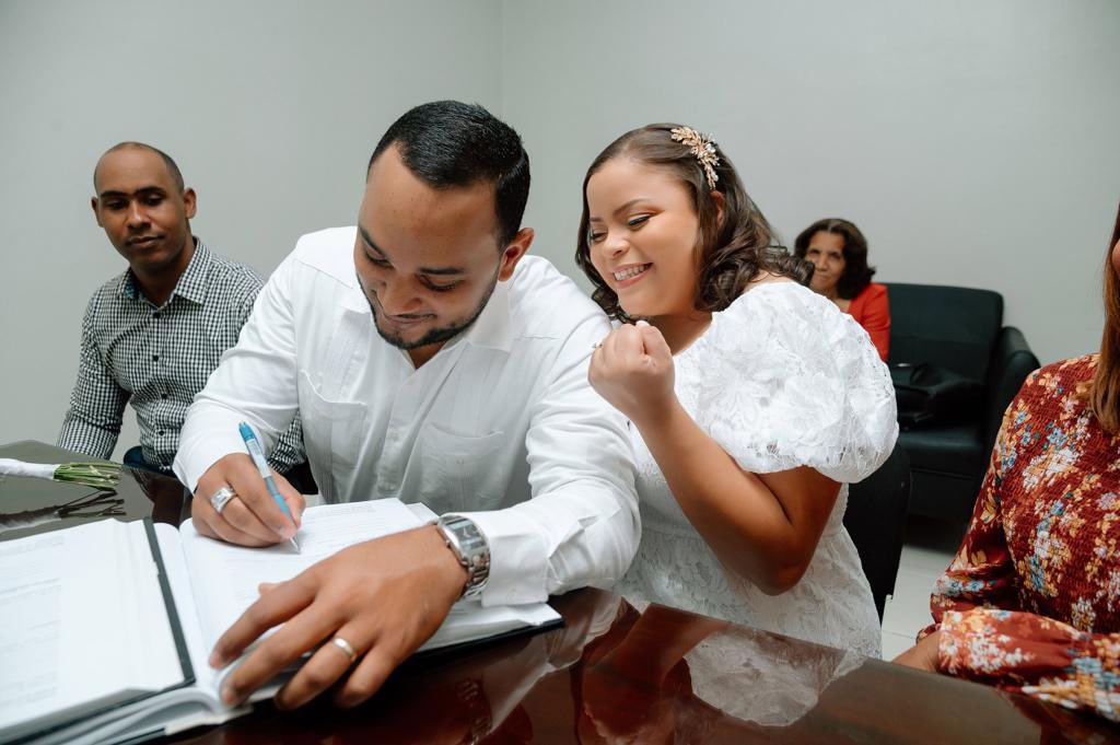 luimytrader's tweet photo. 💍NUESTRO MATRIMONIO💍

Estamos muy felices de anunciarles nuestra unión matrimonial 🤵🏽‍♂️👰🏻‍♀️❤️😍.

Y dijo Jehová Dios: No es bueno que el hombre esté solo; le haré ayuda idónea para él.
Génesis 2:18

#MatrimonioCivil #Amor #Esposos

🗓 15/12/2023
📷 @georgephotography19 https://t.co/e2471MWiXF