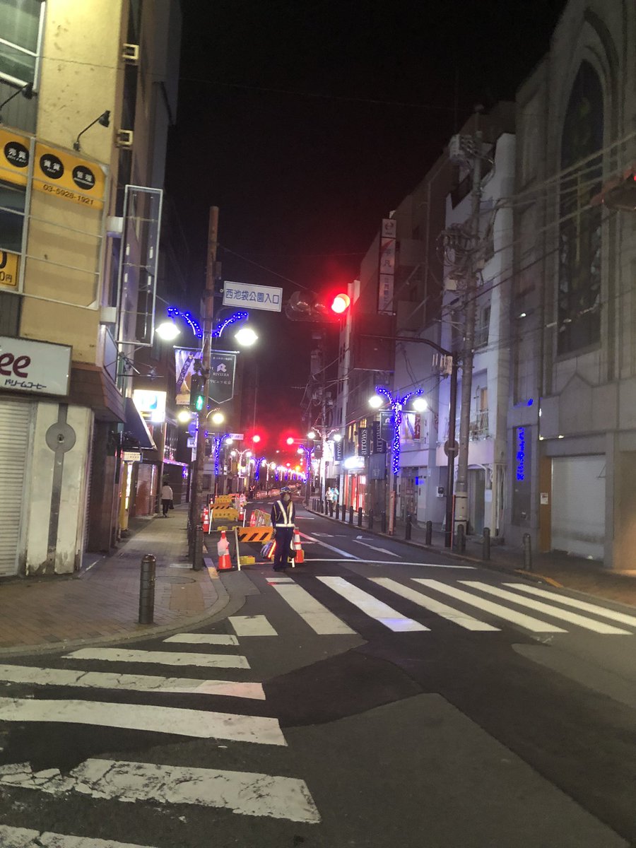 jirohshockicho's tweet photo. 近所夕方散歩の後はご近所ミュージシャンのライブを見に池袋へ。
久々のヒューガルテンにやられそう💦
#西池袋 #flatfive https://t.co/GSBffFGKcS