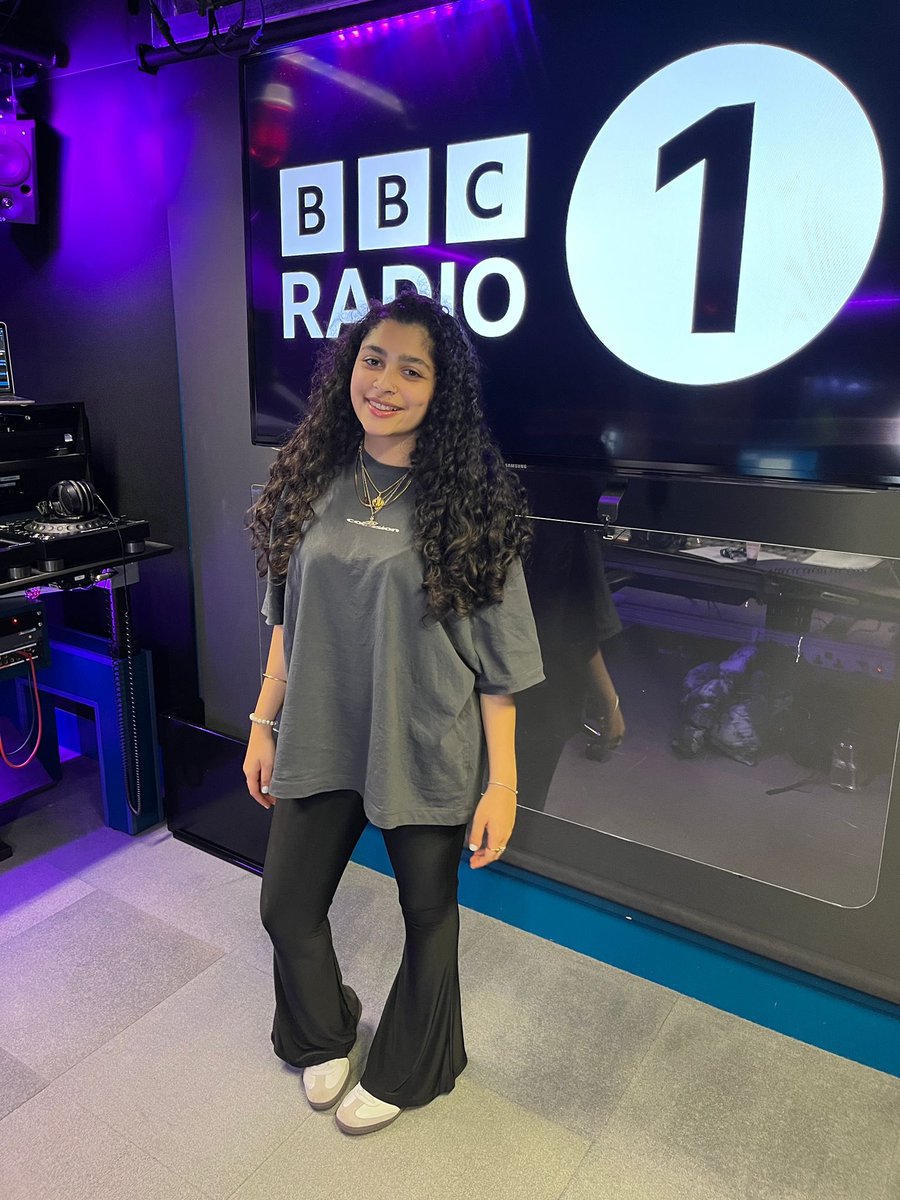 Tonight <a href="/DjKizzi/">kizz wizz</a> is presenting <a href="/BBCR1/">BBC Radio 1</a> Soundsystem Party from 7-9pm 🔊🙌