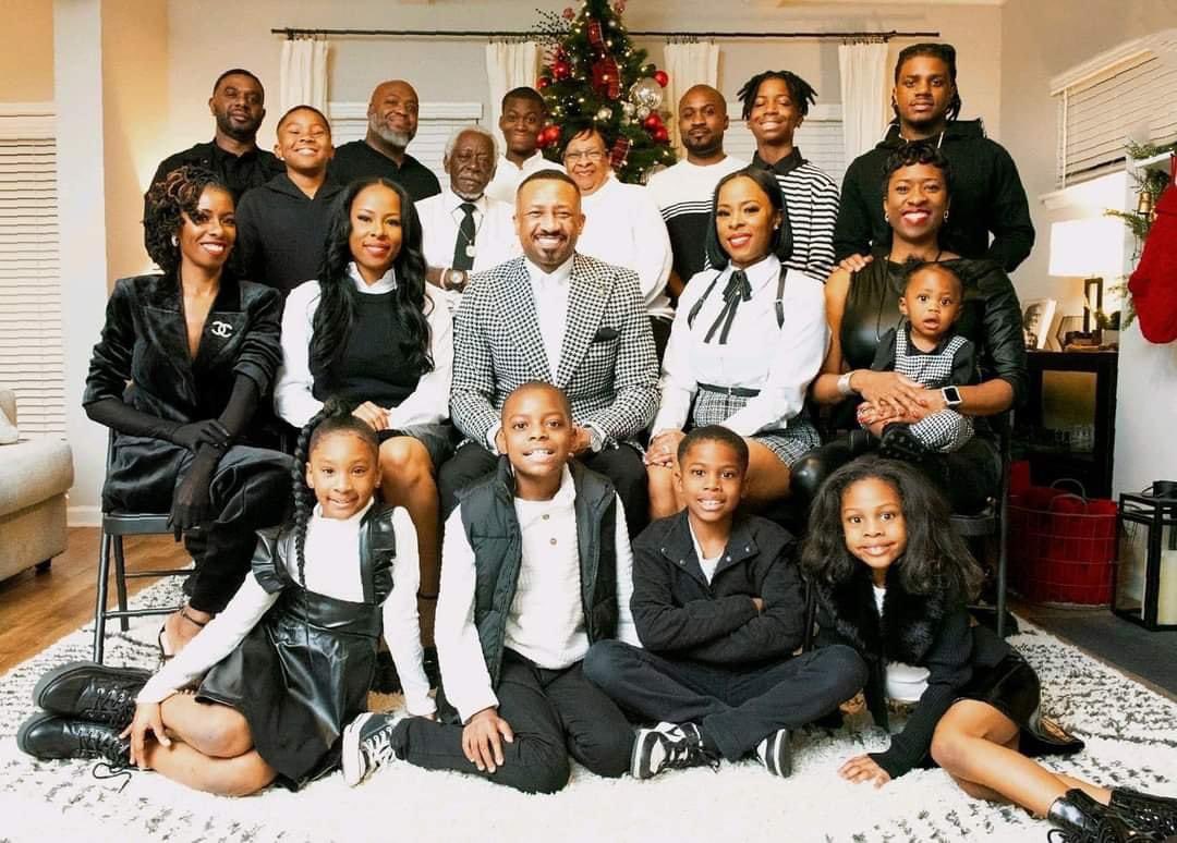 kjameshill's tweet image. Family over everything, under God. 🥰❤️💪🏾🙌🏾#BlessedBeyondMeasure